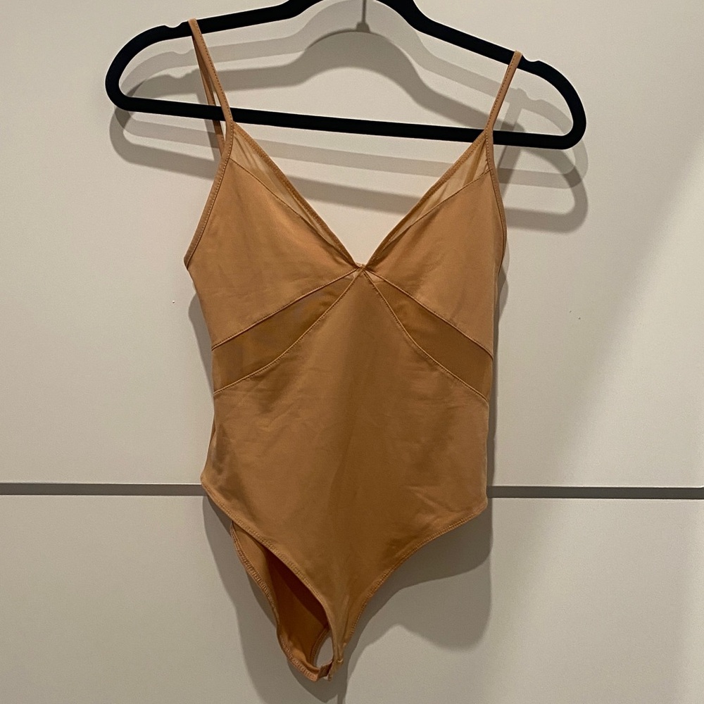 Zara Nude/Camel V-Neck Bodysuit M